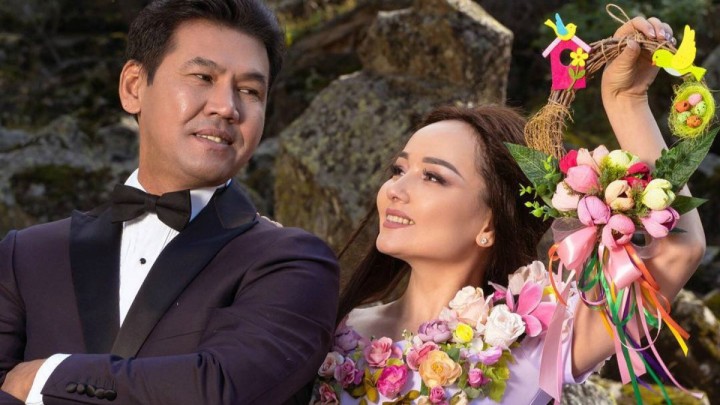 "Үлгермей жатсақ..." – Дубайда қалып қалған әнші Жазира Байырбекованы ұшаққа мінгізбей қойған (ФОТО)