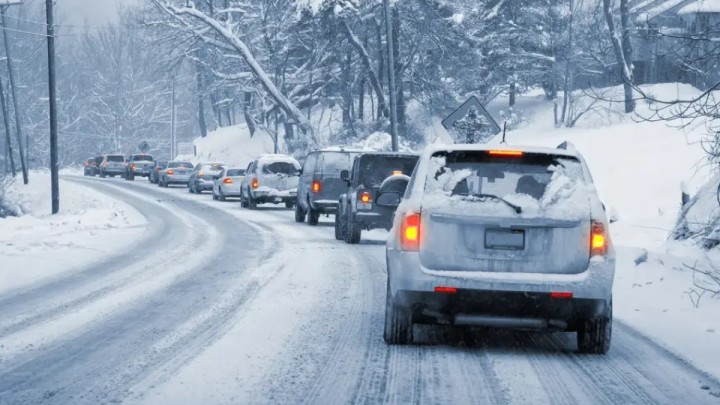 Қазақстанның екі облысында боранға байланысты жолдар жабылды