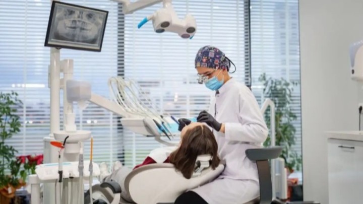 Оралдағы стоматологияда көз жұмған науқас: тіс дәрігері сотталмайтын болды