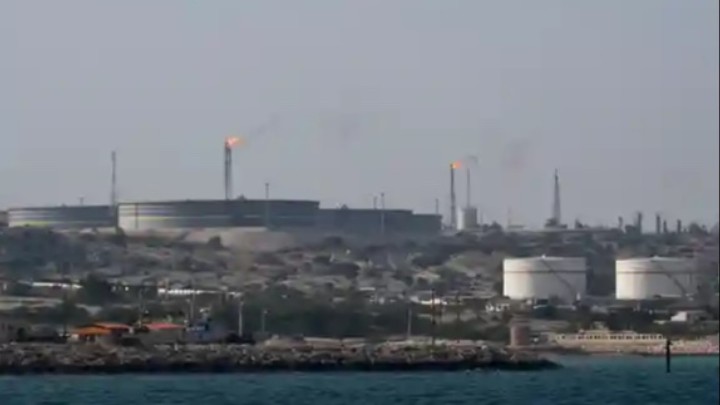 АҚШ Иранның басты мұнай терминалы орналасқан Харк аралына соққы жасады