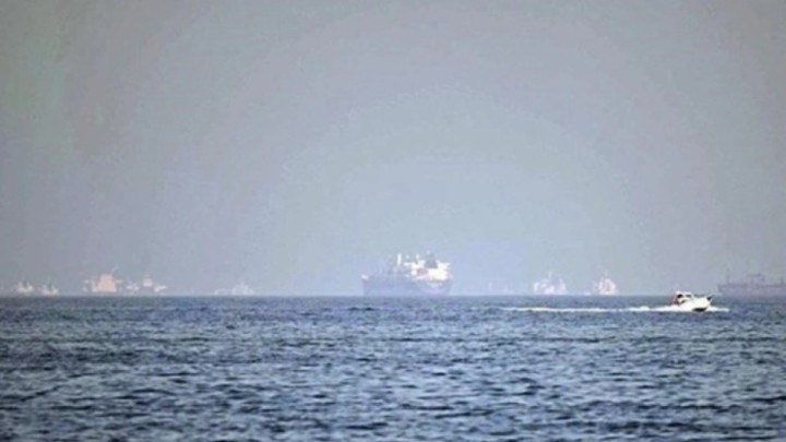 Иранға тиесілі емес алғашқы танкер Ормуз бұғазы арқылы өтті