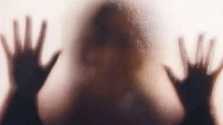 Шымкентте 18 жастағы қызды мәжбүрлеп интим қызметке жеккен