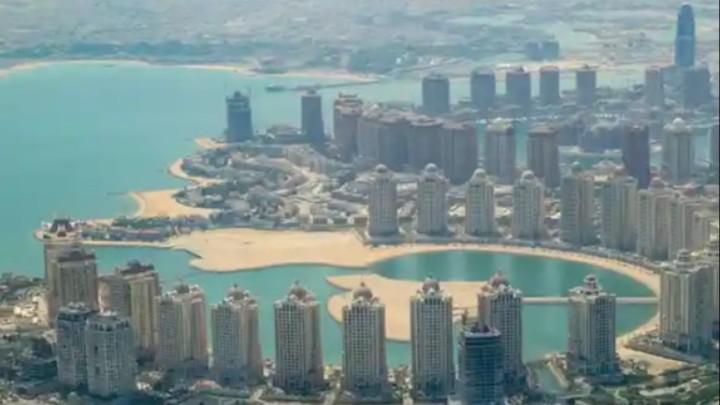 Қатарда әскери тікұшақ құлап, жеті адам қаза тапты