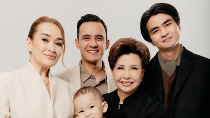 "Әлия мен Мәншүк деген қыздарым бар": Әнші Роза Рымбаева ел естімеген отбасылық құпиясын ашты (ВИДЕО)