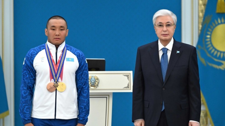 Тоқаев Паралимпиада ойындарының чемпионы Ербол Хамитовты марапаттады