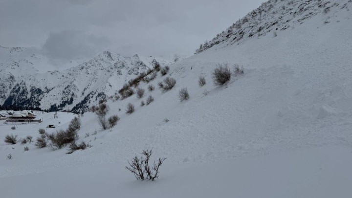 Қар көшкіні қаупі: Алматы және таулы облыстарда ескерту жарияланды