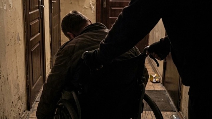 Ер адам өзінің досы үшін мүгедектер арбасын ұрлап кетіп, түрмеге тоғытылды (ФОТО)