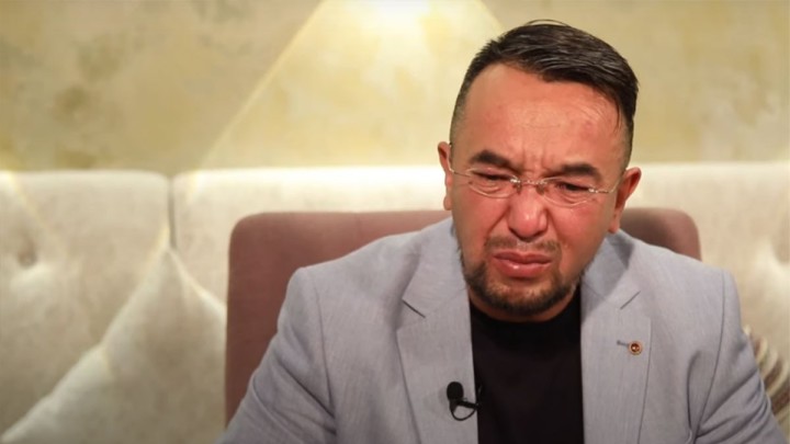 "Амал нешік? Мәңгілік ешкім жоқ": Әнші Нұрлан Албан марқұм анасын еске алып, елді жылатты (ВИДЕО)