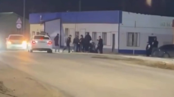 Атырау облысында полицейлерге бір топ адам шабуыл жасаған