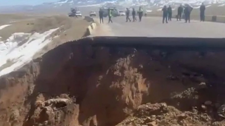 Алматы облысында тасжолдың бір бөлігі опырылып түсті