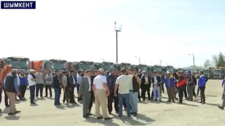 Шымкентте 100-ден астам көлік жүргізушісі жұмысқа шығудан бас тартты