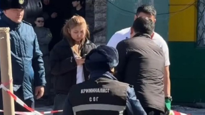 Үстіне бензин құйып, өзін өртемек болған ер адам жазаланды