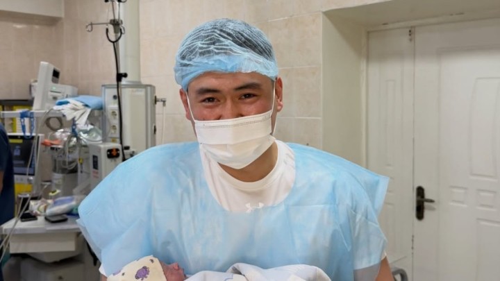 "Сүйінші, ағайын!" – Әнші Төреғали Төреәлі жетінші мәрте әке атанды (ФОТО)