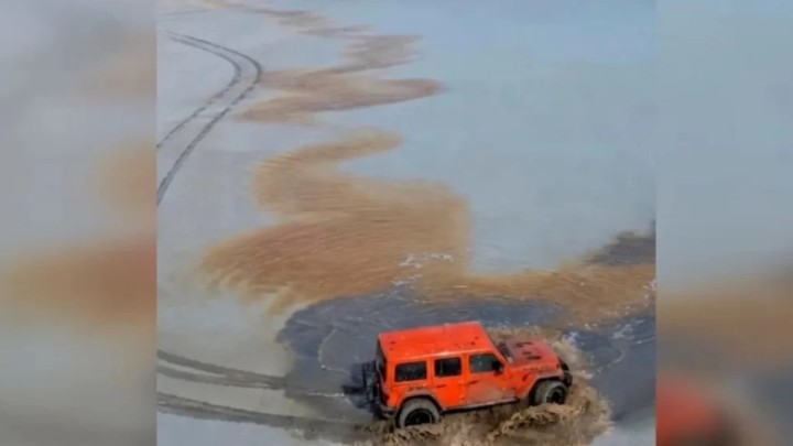 Каспий жағалауында тәртіп бұзған өзбекстандық блогер жазаланды