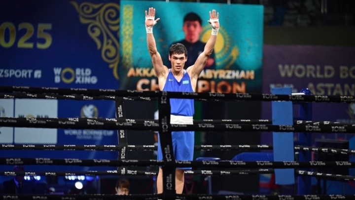 Сабыржан Аққалықов өзбек боксшысын жеңіп, Азия чемпионы атанды