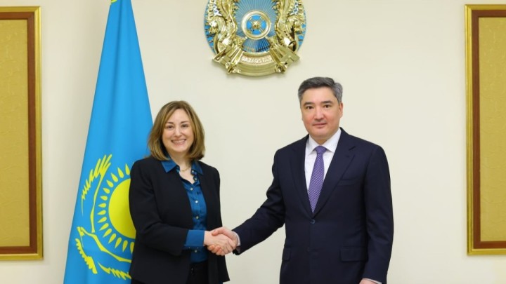 Олжас Бектенов АҚШ елшісі Джули Стаффтпен кездесті