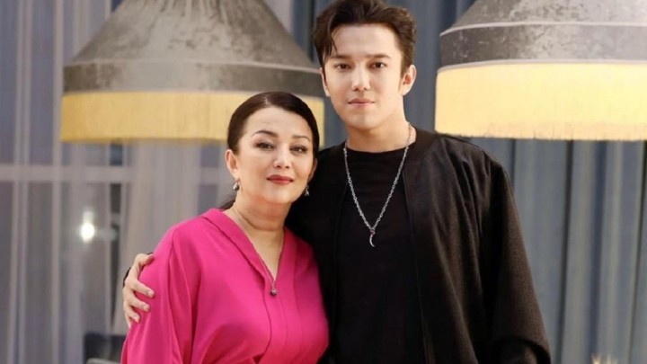 "Адал жар болса деп тілеймін": Димаш Құдайбергеннің анасы ұлының қашан үйленетінін айтты (ВИДЕО)