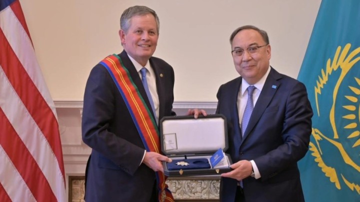 Қазақстан Президентінің Өкілі Вашингтонда АҚШ сенаторын марапаттады
