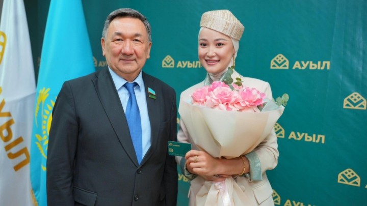 "Саясатқа бет бұрды": Мөлдір Әуелбекова партия мүшесі атанды