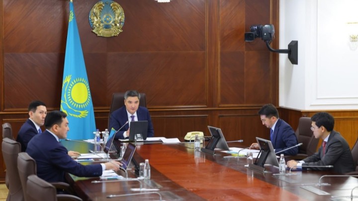 Бектенов «Деректерді өңдеу орталықтары алқабы» жобасын жүзеге асыру бойынша кеңес өткізді
