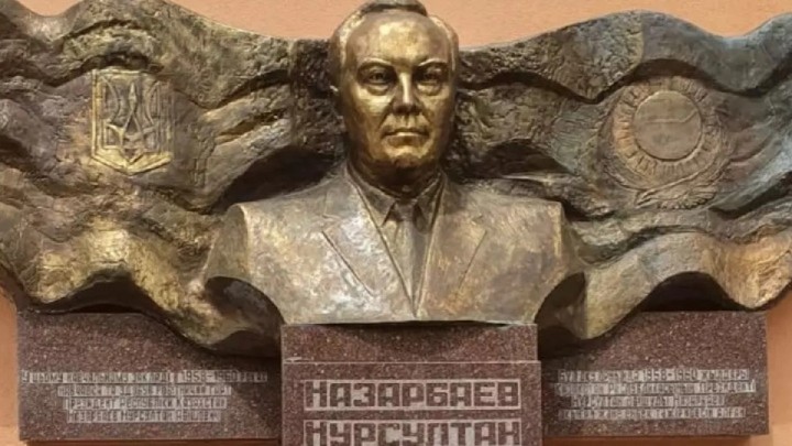 Украина Назарбаевқа орнатқан ескерткішті бұзбайтын болды