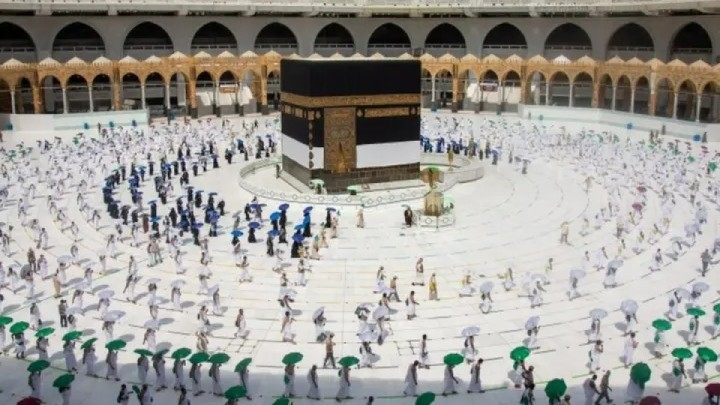 «Қажылыққа апарамын». Астанада 17 адамды алдаған алаяқ сотталды