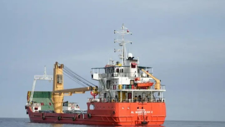 Иран Ормуз бұғазын қайта жапты: бірнеше коммерциялық кеме шабуылға ұшырады