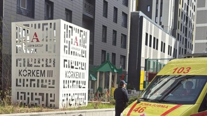 Үш бала өртеніп кеткен тұрғын үйдің шатырынан секірмек болған жас жігітті қамауға алды