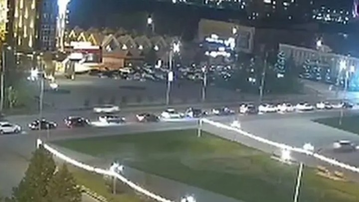 Семейде мас күйде көлік жүргізген тұрғын Абай кітапханасырның ғимаратына соғылды