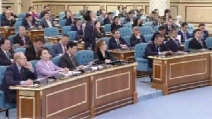 Парламент Президент туралы Конституциялық заң жобасын бірінші оқылымда мақұлдады