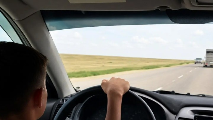 Маңғыстауда 12 жастағы баласына көлік тізгіндеткен әке жауапқа тартылды
