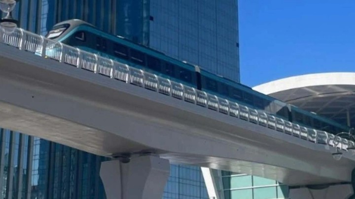 «Жолаушылар қауіпсіздік ережесін бұзған». LRT тоқтап қалды