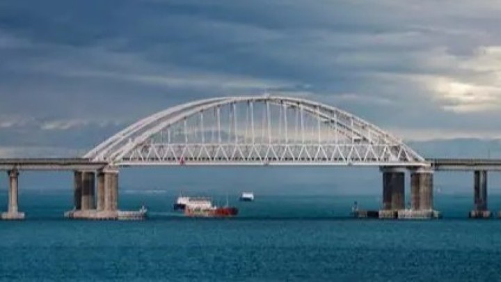 Украина: Солтүстік Қырым каналы үстіндегі теміржол көпірі толықтай жойылды