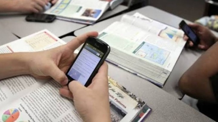 Қазақстанда мектептерде телефонды қолдануға тыйым салынады
