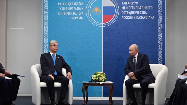 Тоқаев пен Путин стратегиялық серіктестікті және бірлескен жобаларды талқылады