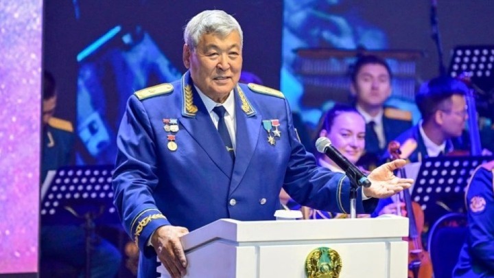 Бектенов Президент атынан Тоқтар Әубәкіровті 80 жас мерейтойымен құттықтады