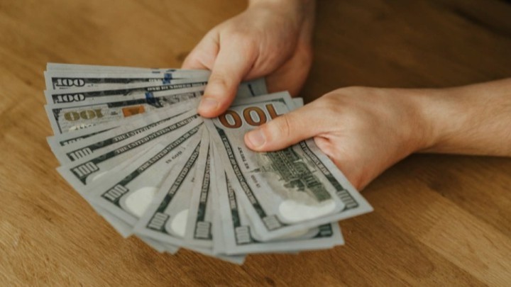 Ақша айырбастау орындарында доллар 3 теңгеге арзандады