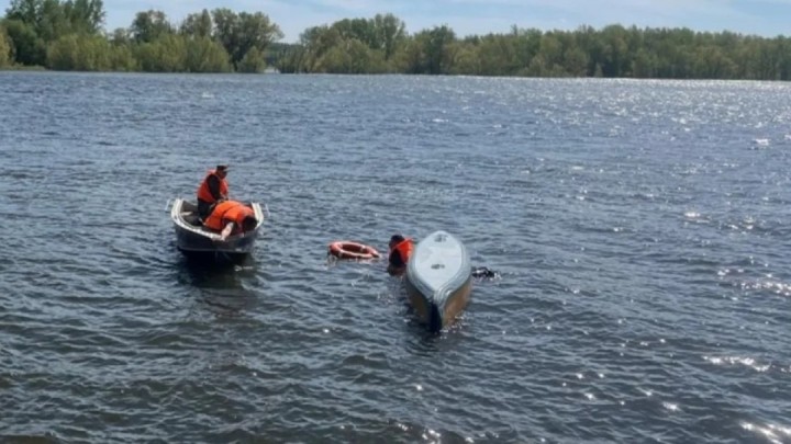 Өскеменде көпірден секірген ер адамның мәйіті табылды