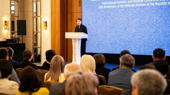 Тоқаев Ұлттық архив ұжымын 20 жылдық мерейтойымен құттықтады