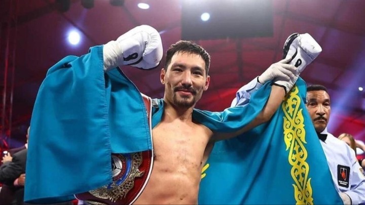 Жәнібек Әлімханұлы жаңа салмақта бірден чемпиондық жекпе-жекке мүмкіндік алды