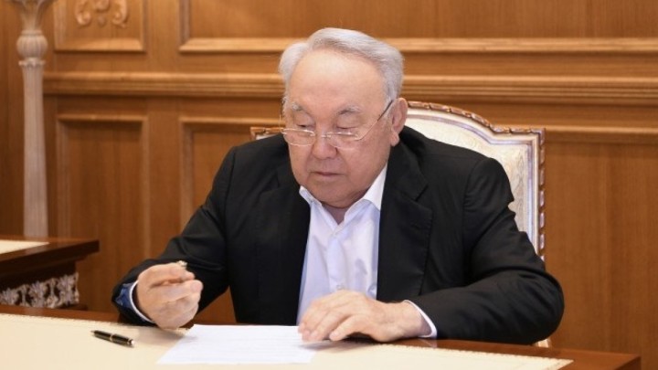 Нұрсұлтан Назарбаев денсаулығына байланысты үйінде дауыс берді