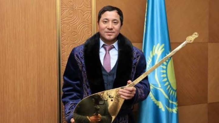 Ақын Мақсат Ақанов алты айға айтыстан шеттетілді