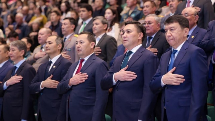 Шымкенттіктер Республика күнін атап өтті