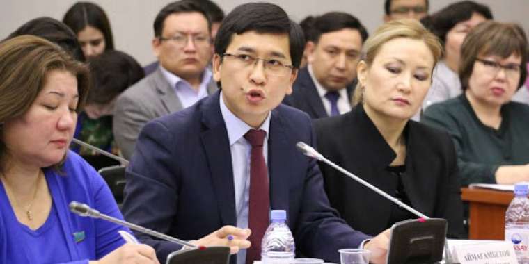 Министрдің мектептердегі интернетке көңілі толмайды