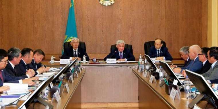 Әкім қоғамдық кеңеске есеп берді