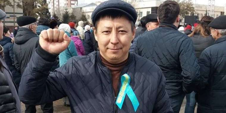 Дулат Ағаділдің сұрауын іздеген белсенді топ қамалды