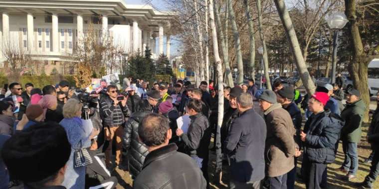 Ағаділдің жаназасына шыққан белсенділерді полиция ұстап жатыр