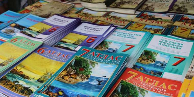 Министр оқулық жеткізу мәселесін шешпек