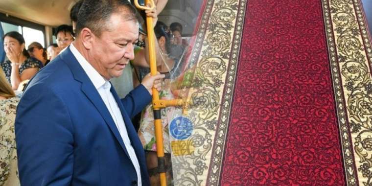 Әкім Қуанышбек Ысқақов 18 миллионға кілем алмақшы