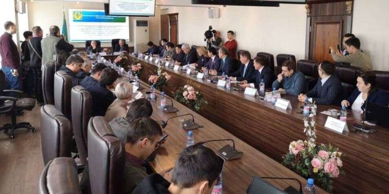 Алматыда бейбіт жиын туралы заң талқыланды